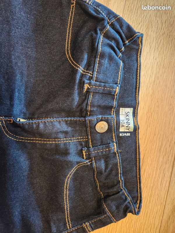 Lot De 2 Pantalons Jeans Fille - Taille 9-10 Ans (équivalent 10 Ans) - Marque Kiabi - Occasion
