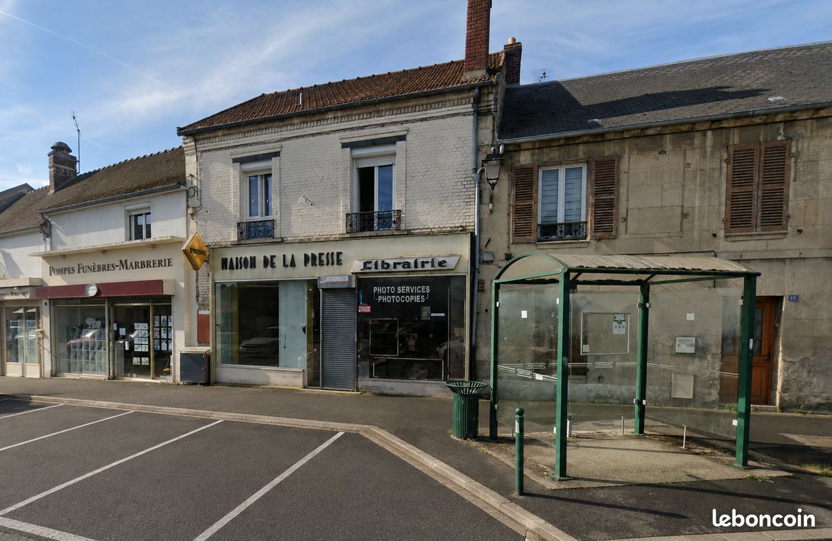 Local commercial 5 pièces 200 m² · à Saint-Leu-d'Esserent · 200 m² · 215 000 €