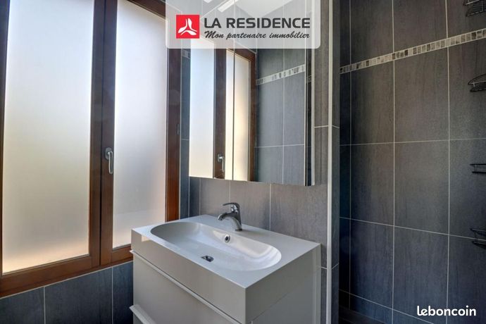 https://img.leboncoin.fr/api/v1/lbcpb1/images/a5/53/64/a55364a756029cd246bb51e356627a047ab568e7.jpg?rule=ad-image