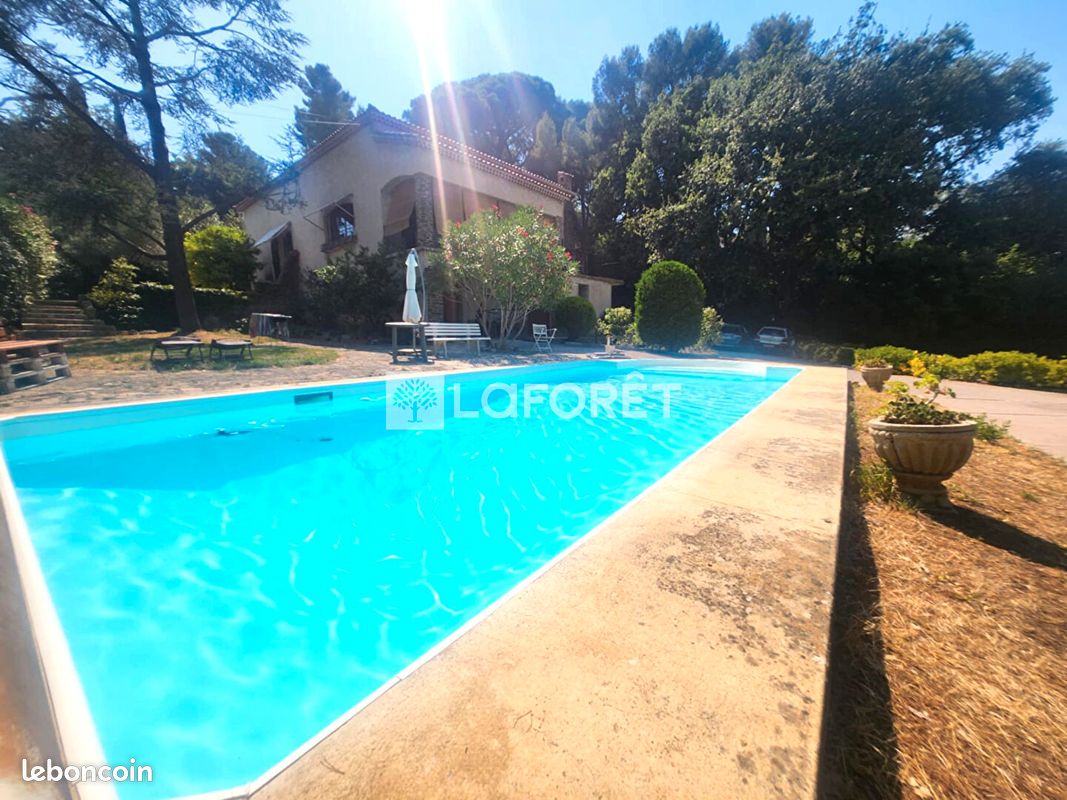 Villa 6 pièces 211 m² (image 1)