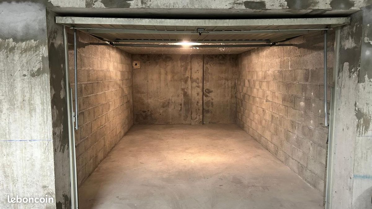 Garage Cluses · 80 €/mois