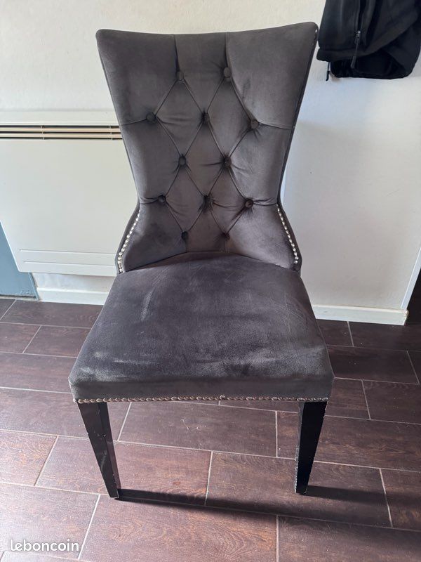 Ensemble chaises capitonnées grises (image 1)