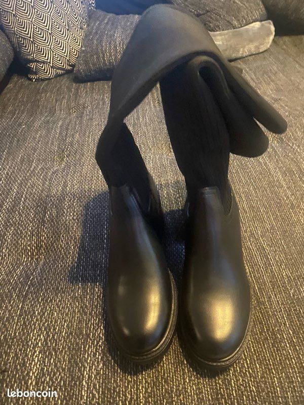 Bottes, chaussettes noires Chaussures