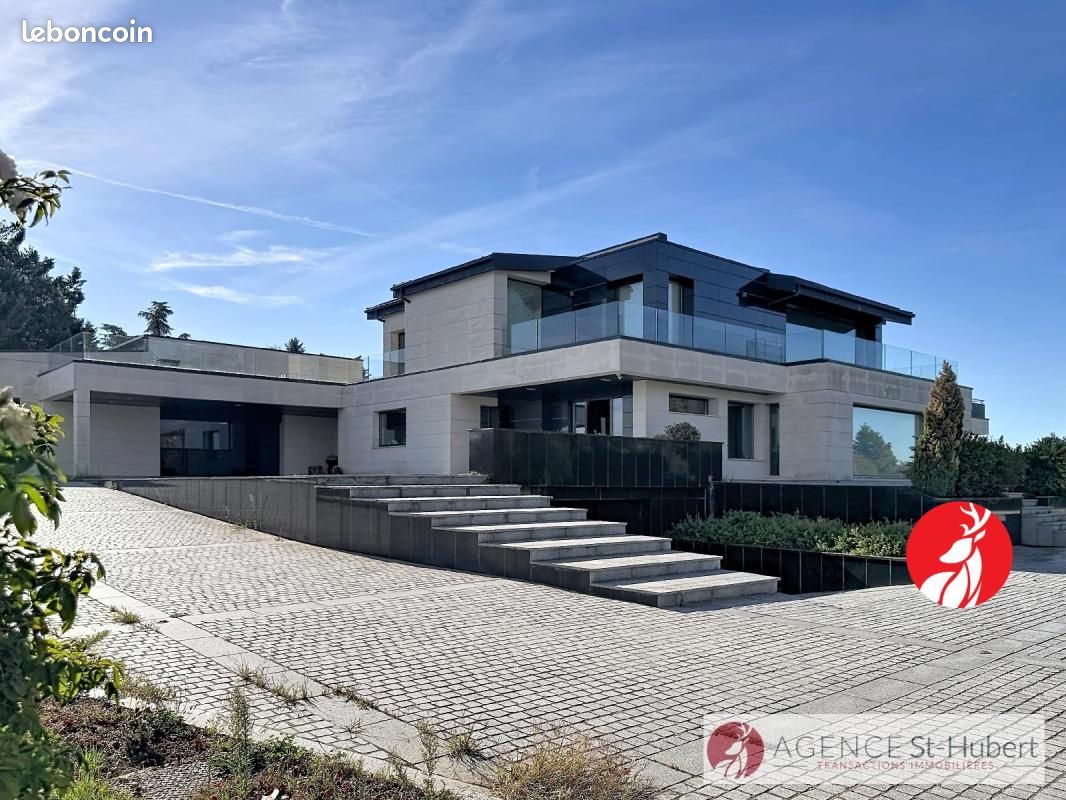 Maison 8 pièces 430 m² · à Fontainebleau · 430 m² · 1 785 000 €