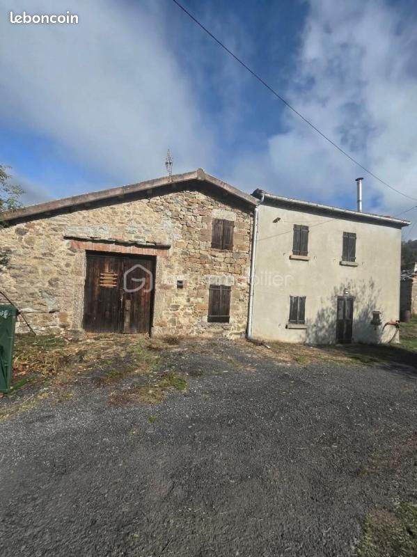 Maison 4 pièces 247 m² · à Saint-Étienne-de-Lugdarès · 247 m² · 55 000 €
