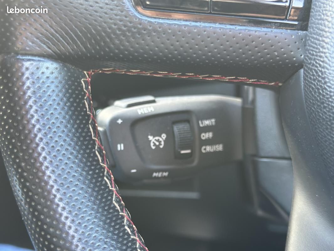 DS 7 Crossback DS7 ETENSE 1.6 300 CH 4X4 PERFORMANCE LINE TOIT OUVRANT ATTELAGE / 2ND MAIN SUIVI ... (image 16)