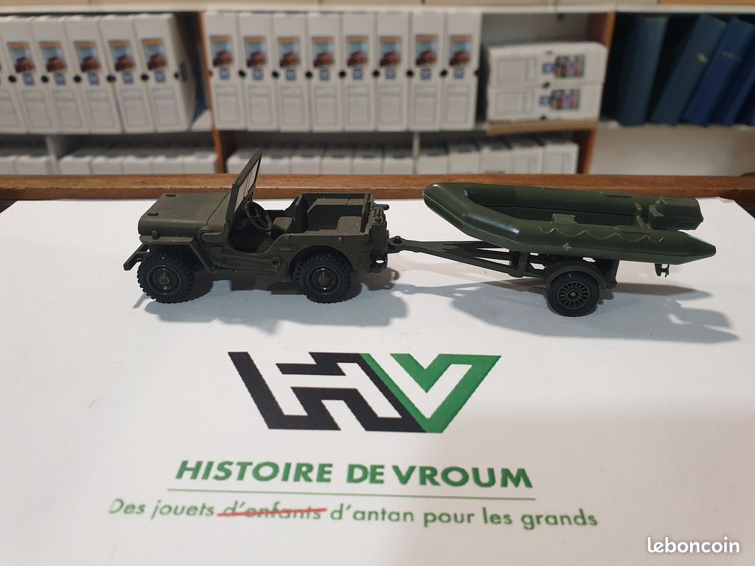 Jeep militaire avec sa remorque JRD jouet ancien en tôle