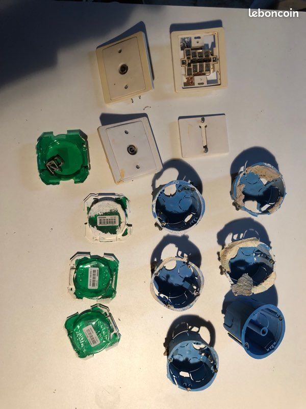 Lot de prises et interrupteurs (image 3)