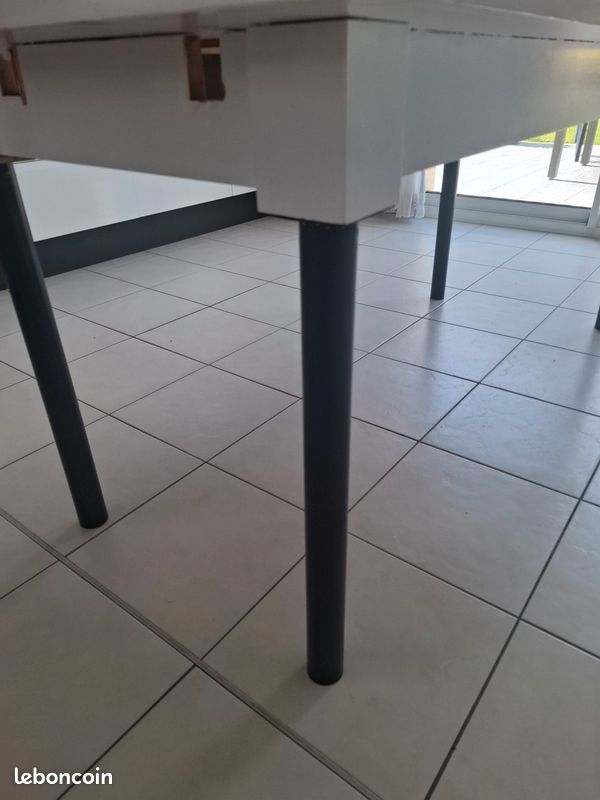 Table (image 3)