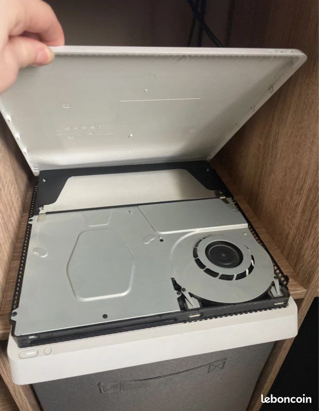 PlayStation 4 (image 3)