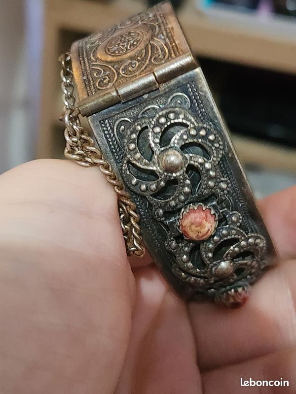 Bracelet Vintage Rétro - Décor Gravé En Relief Avec Cabochon De Couleur, Argenté