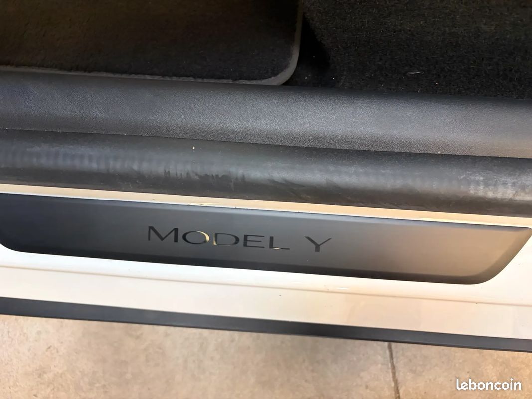 TESLA Model Y Electrique 264 ch Standard - 2022 - 58 500 km - Mode sentinelle - Attelage (image 16)