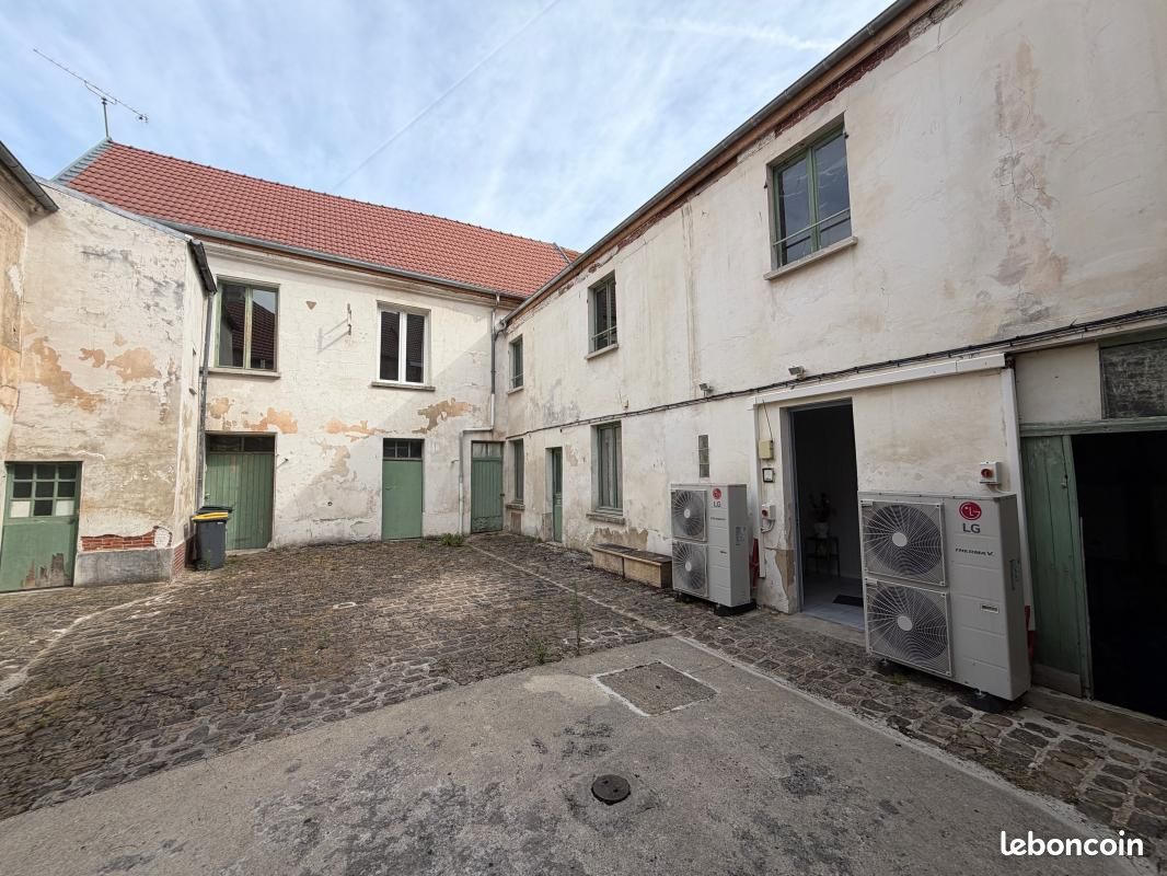 Immeuble 5 pièces 390 m² · à Chézy-sur-Marne · 390 m² · 285 000 €