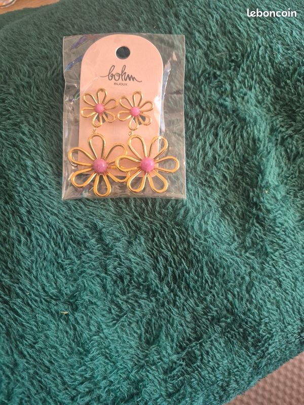Boucles d'oreilles pendantes fleurs veritable pierre en acier inoxydable de la marque bohm (image 1)