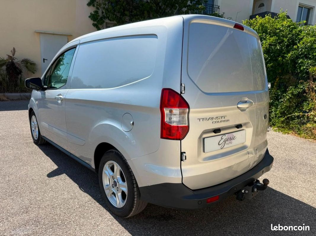 Ford Transit Courier 1.5 EcoBlue 100ch Carplay - Attelage - Pneus AR Neuf - Historique COMPLET (image 5)