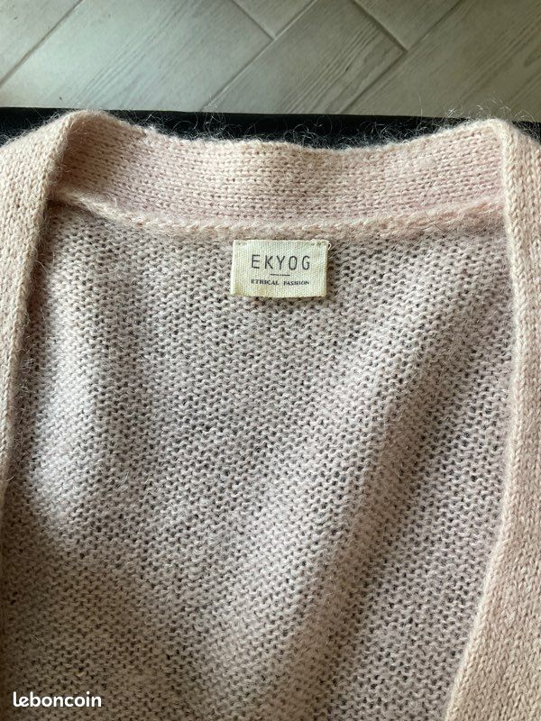 Gilet Ekyog ton rose taille S disponible en ton noir Vêtements