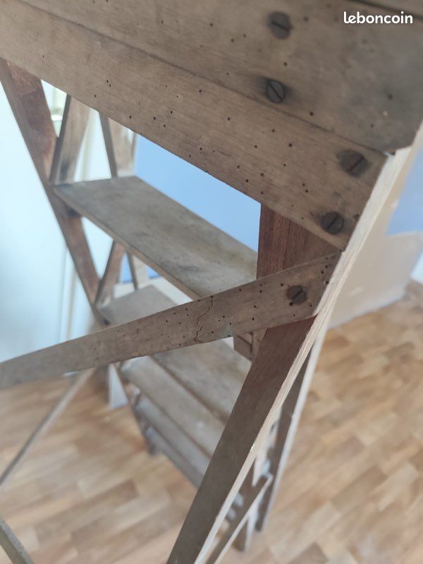 Escabeau en bois ancien (image 2)