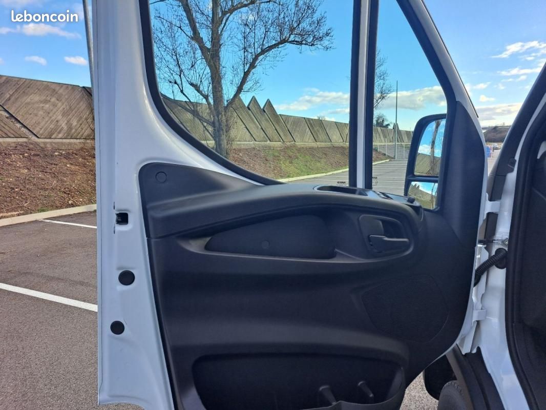 Iveco Daily FRIGORIFIQUE 35C18 A8 180CV 3L CAISSE HAYON 14.8M3 GROUPE FROID THERMOKING LAMBERET (image 15)
