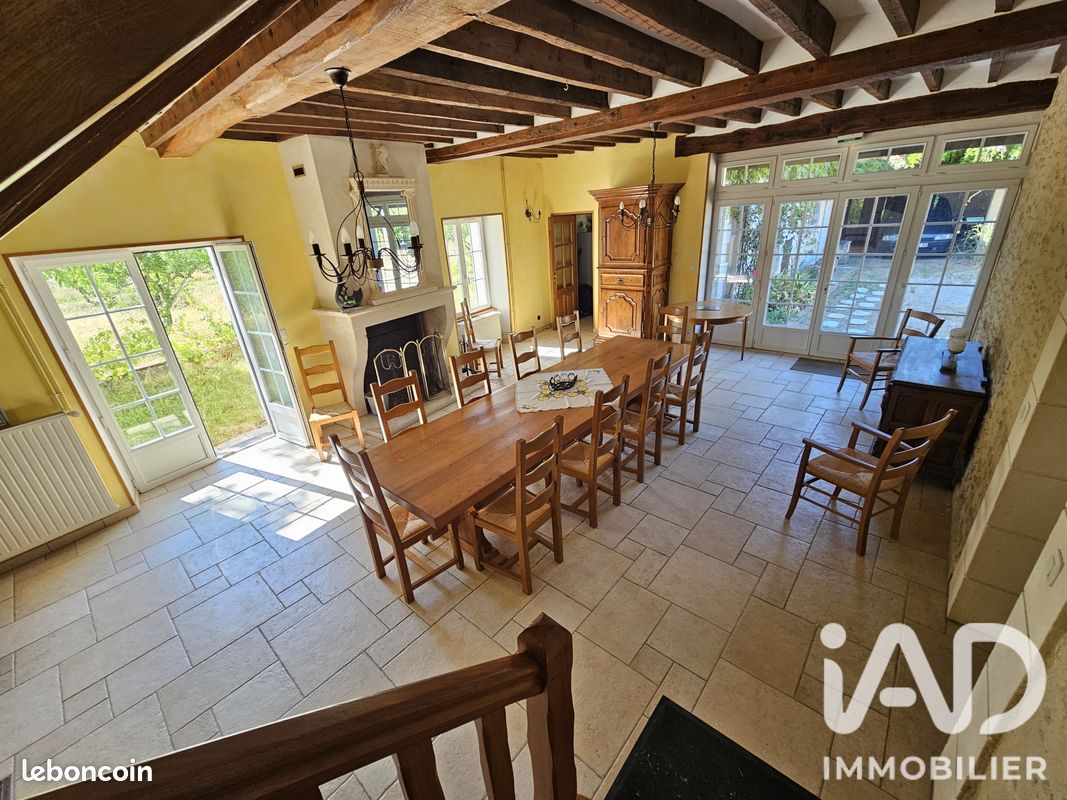 Maison 15 pièces 381 m² · à Montigny-la-Resle · 381 m² · 420 000 €