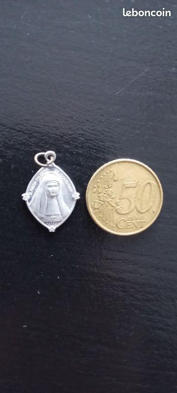 Ancien pendentif religieux (image 1)