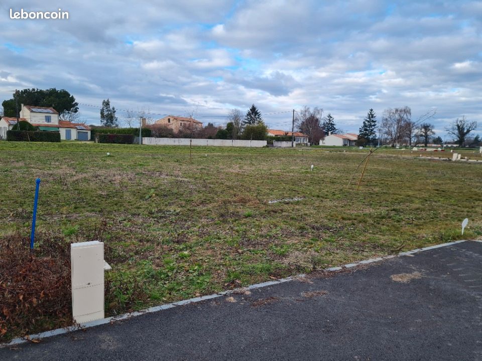 Terrain 328 m² Pisany · 58 000 €