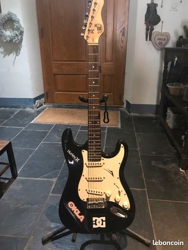Guitare Électrique “Warrior” Style Fender Stratocaster (image 1)