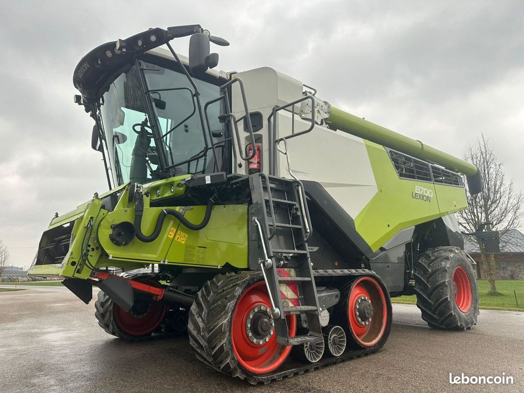Claas LEXION 8700 TT 4RW (image 1)