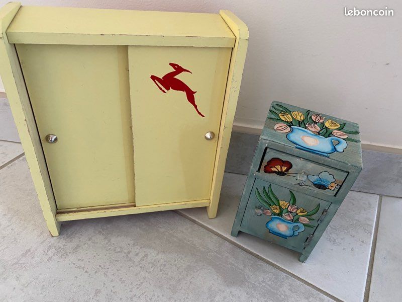 Armoire vintage pour poupée - France