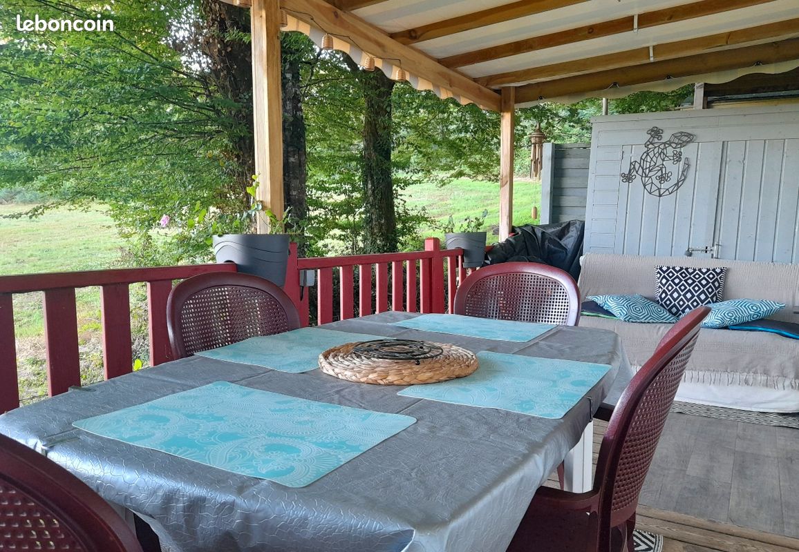 Mobil-home au calme avec beau point de vue dans camping familial avec piscine (image 4)