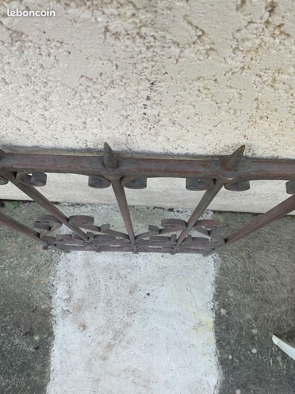 Grille ancienne en fer forge, plein (image 6)