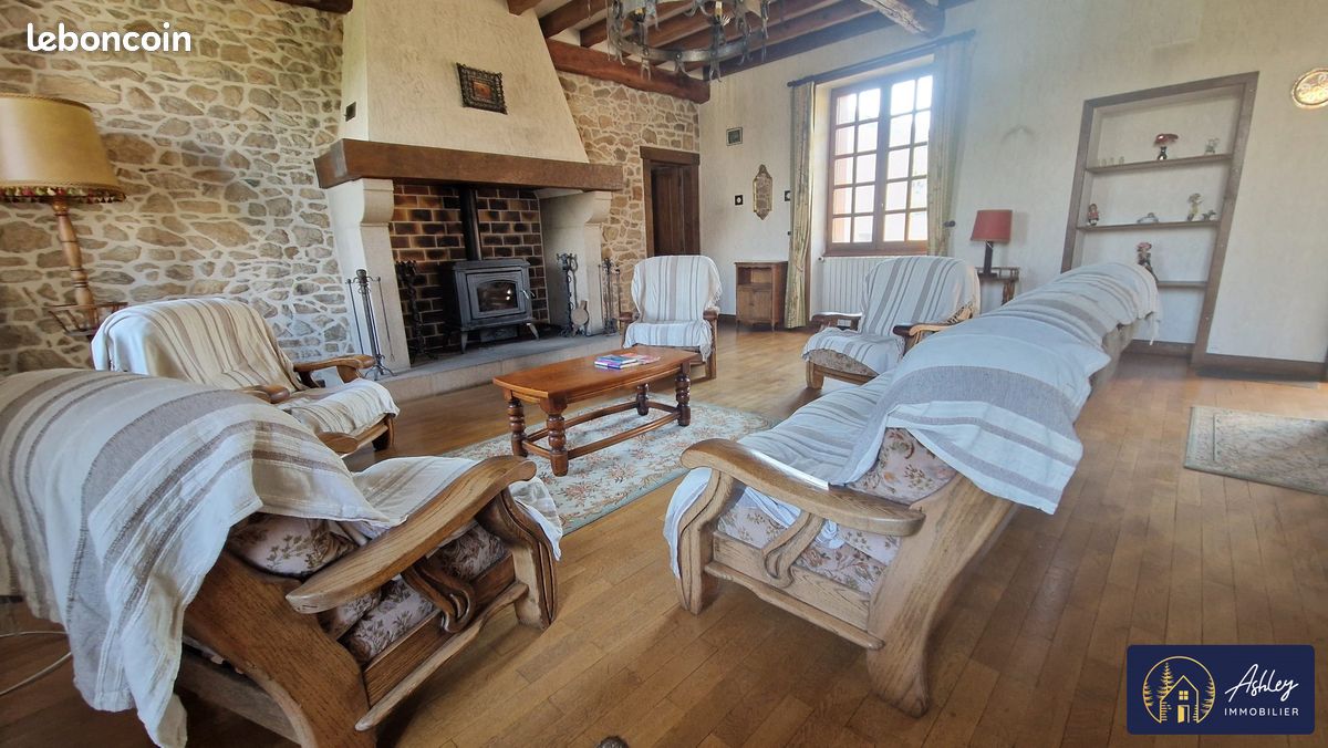 Maison 10 pièces 295 m² · à Neuvic · 295 m² · 159 000 €