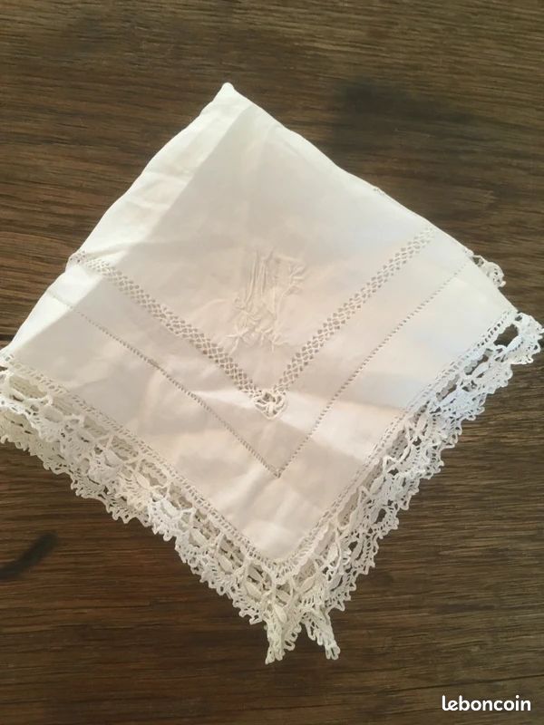 Ancien mouchoir brodé, monogramme (image 1)