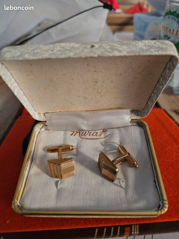 Jolie paire de bouton de manchette plaqué or signée Murat avec boîte d'origine - Montres & Bijoux