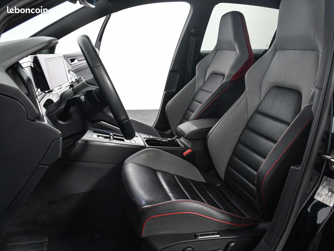 Volkswagen GOLF VIII 2.0 TSI 245 CV GTI DSG7 ACC CARPLAY CAMERA VIRTUAL COCKPIT TOIT OUVRANT ATTELAGE ELECTRIQUE SIEGES CUIR VIENNA ELECTRIQUE A MEMOIRE CHAUFFANTS ET VENTILLES AMBIANCE LUMINEUSE JANT (image 5)