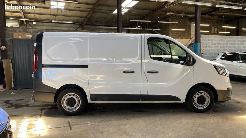Renault Trafic Véhicule utilitaire ou Société L1H1 3T 2.0 Blue dCi 130ch Confort E6E (image 4)