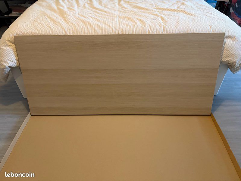 Plateau IKEA effet chêne Lagkapten (image 1)