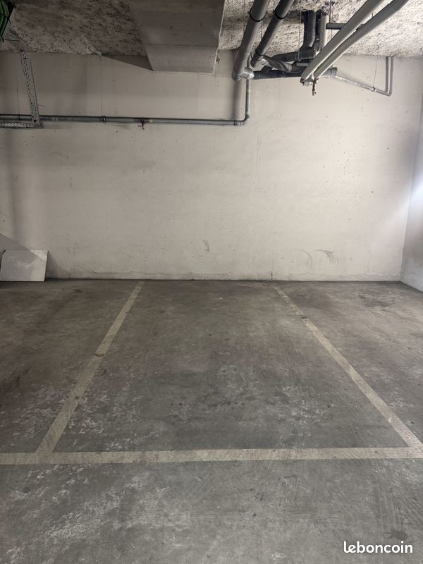 Parking proche Pont de Bezons · 70 €