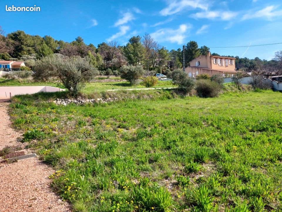 Terrain 691 m² · à Barjols · 115 000 €