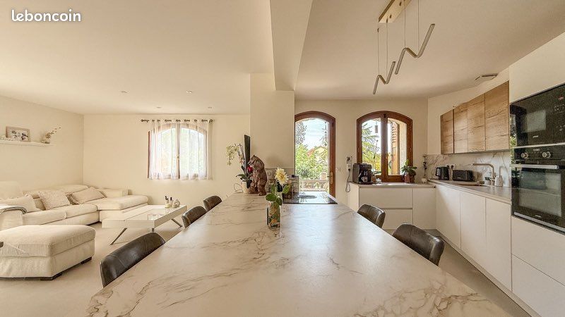 Maison 5 pièces 180 m² · à Cournon-d'Auvergne · 180 m² · 2 300 €/mois