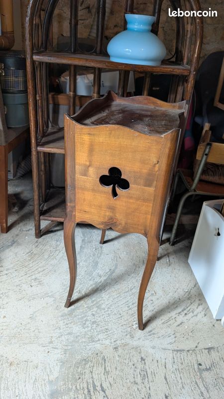 Table de nuit ancienne (image 2)