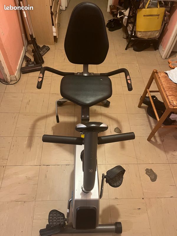 Vélo d'intérieur en bon état (image 1)
