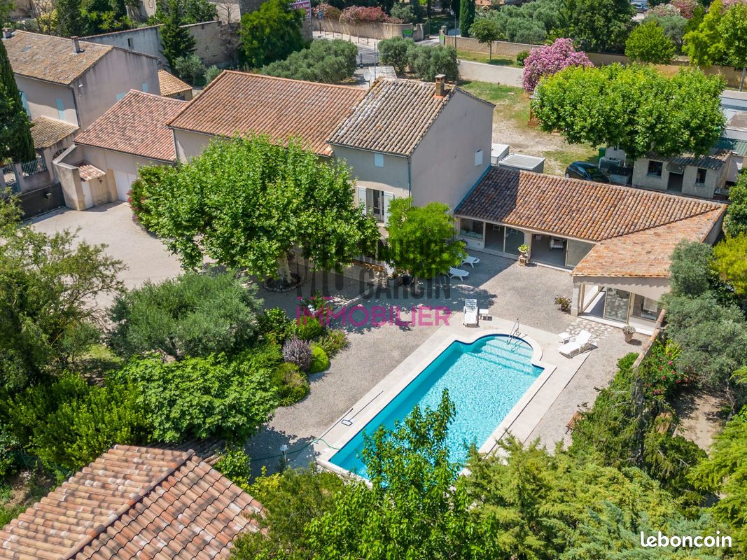Maison 10 pièces 289 m² · à Saint-Saturnin-lès-Avignon · 289 m² · 834 000 €