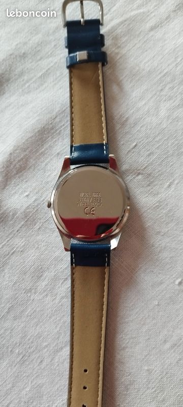Montre Femme Vintage Années 80-90 - Boîtier Or 26mm, Cadran Noir, Cuir Neuf, Quartz