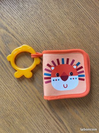 Lilliputiens Imagier Tissu Chaperon Rouge - Livre Éveil Bébé Dès 6 Mois Avec Anneau Dentition