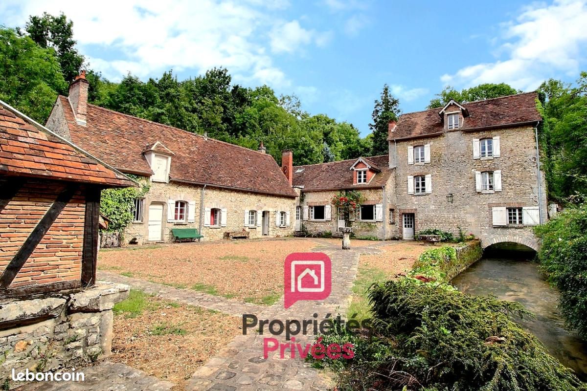 Maison 21 pièces 750 m² · à Ferrières-en-Gâtinais · 750 m² · 885 000 €