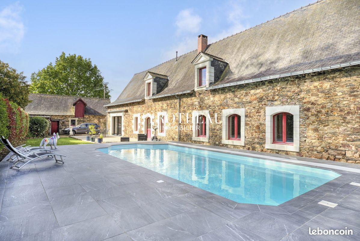 Maison 8 pièces 295 m² · à Segré-en-Anjou Bleu · 295 m² · 500 000 €