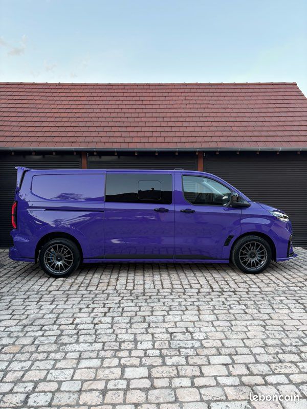 Ford Transit Custom MS-RT L2H1 - PHEV 233 ch – Turini purple SVO – Attelage Électrique – Dash Cam – Phares DSS – Double Porte Latérale – Neuf 70 km (image 4)