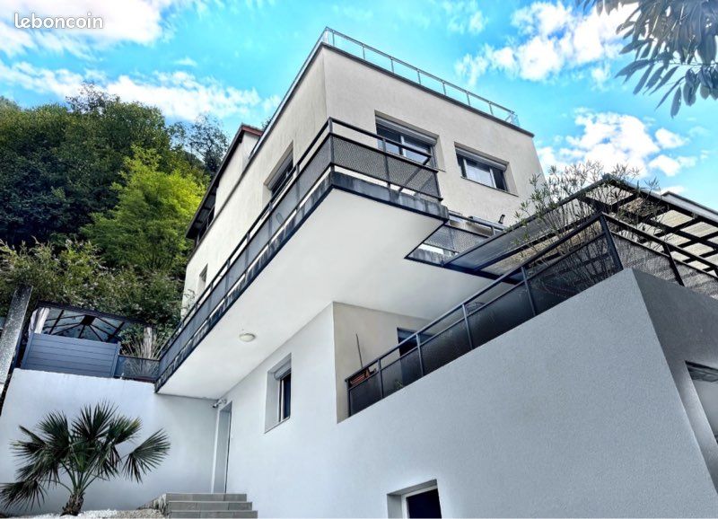 Maison 8 pièces 202 m² · à Voglans · 202 m² · 595 000 €