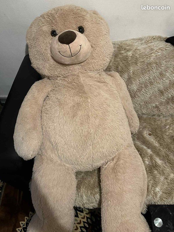 Chaise bébé et peluche très bonne état (image 1)