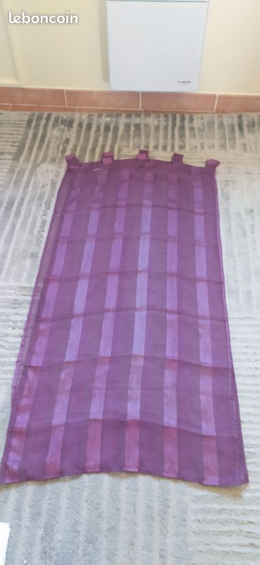 Vend une paire de rideaux couleur mauve longueur 122 avec patte et largeur 060 (image 1)